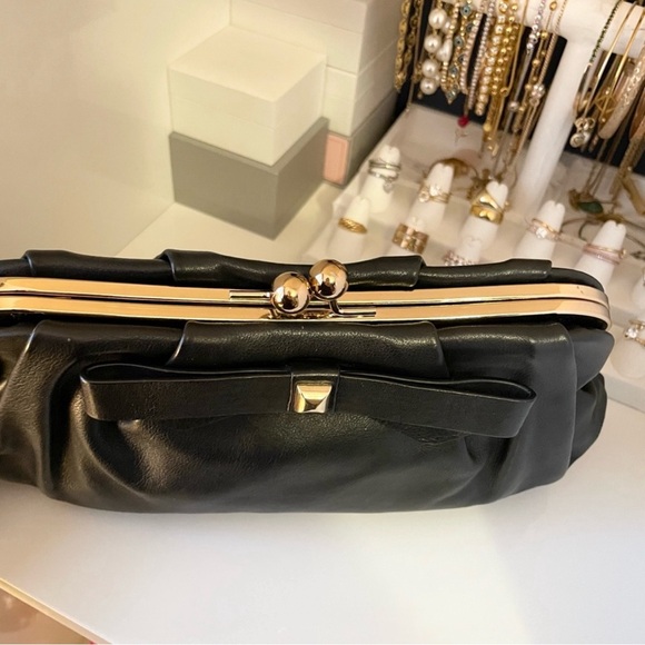 Guess purse/clutch - Picture 4 of 5